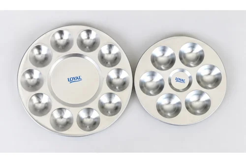 LOYAL cake decorating palette trays with multiple wells for mixing colours and decorating ingredients
